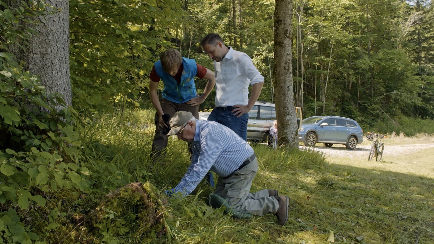 Ein Forscherteam rund um den Zoologen Dr. Claus König sucht in freier Wildbahn nach Spuren der Nager.
