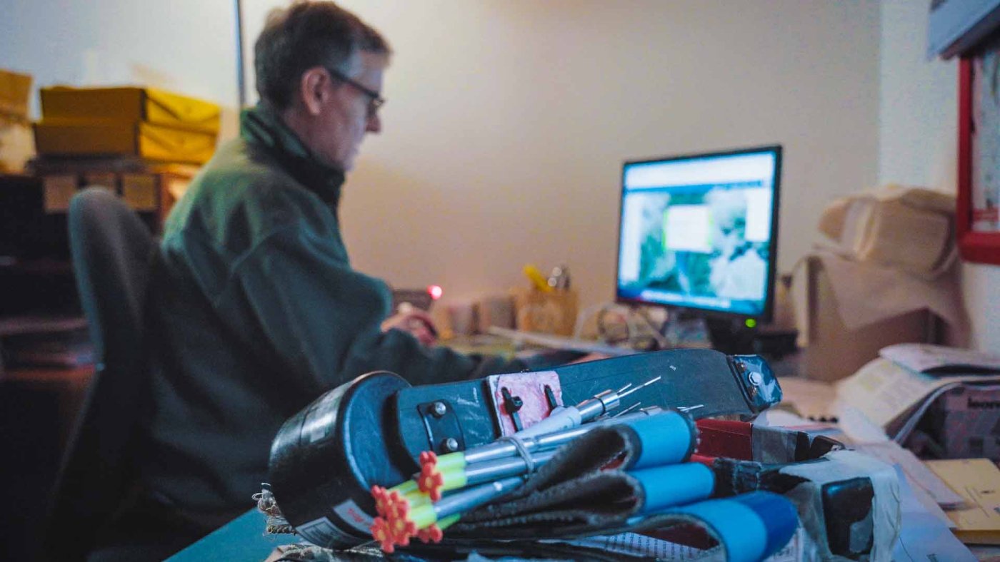Im Büro müssen viele Daten ausgewertet werden.