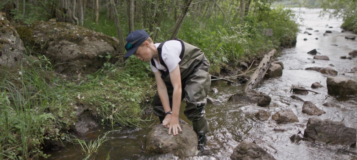 Der zwölfjährigen Edvin, der alles dafür tut, den Fischen zu helfen.