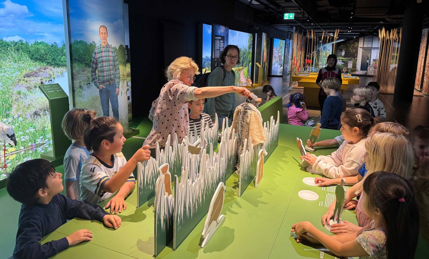 Die Räume und Exponate werden zur Theaterkulisse.