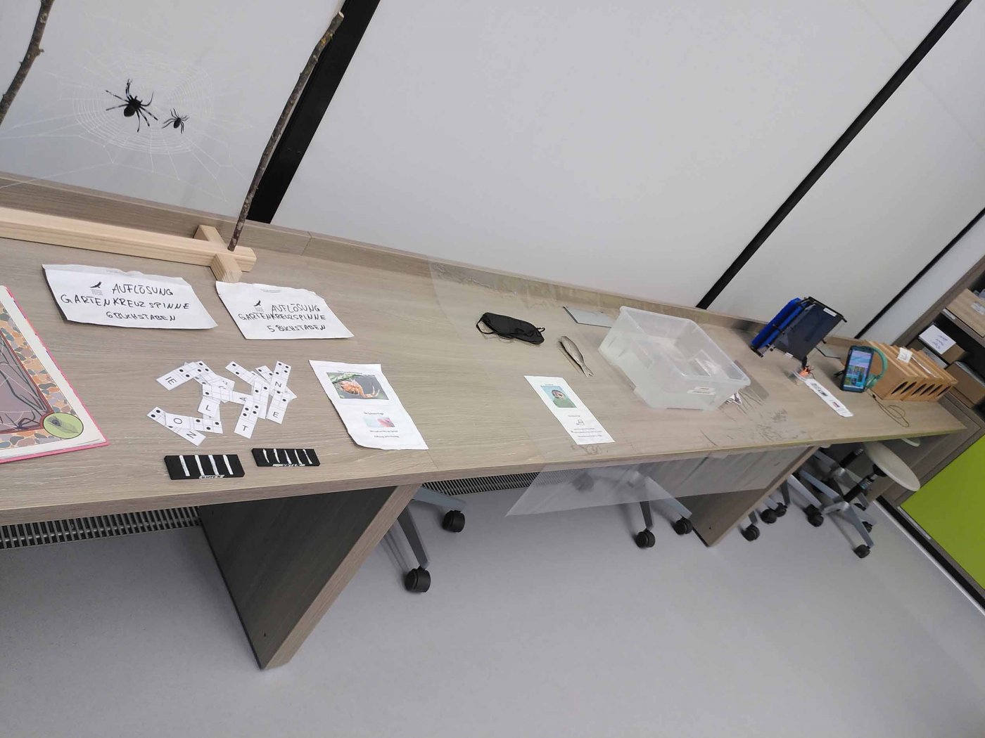 Unsere Arbeitstische in der Lernwerkstatt